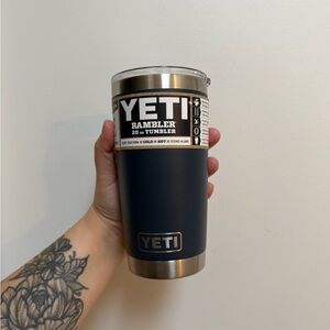 YETI Rambler 20 oz Tumbler - Deep Blue